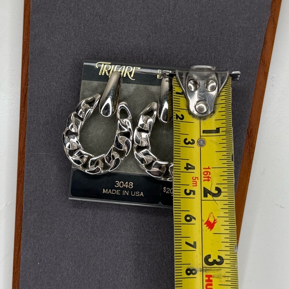 Vintage Crown Trifari Silver-Tone Chain Link Hoop Clip-On Earrings Style 3048 - Picture 9 of 9